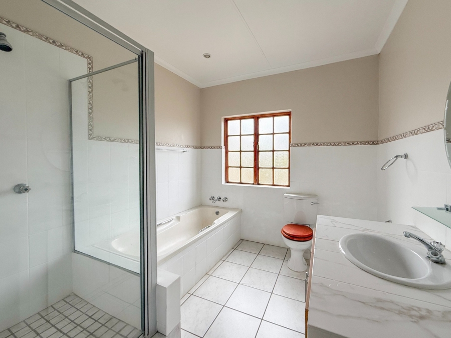 3 Bedroom Property for Sale in WestLake Country Safari Estate North West